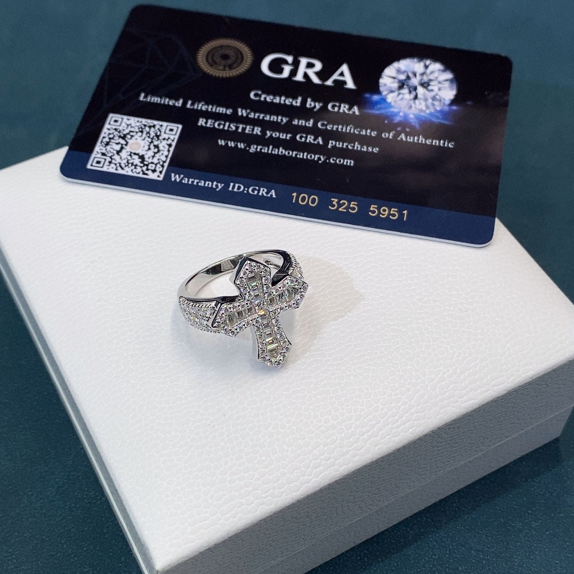 Cross-design baguette moissanite ring