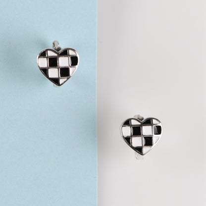 Heart-shaped Black-and-white Lattice Mosaic Earrings