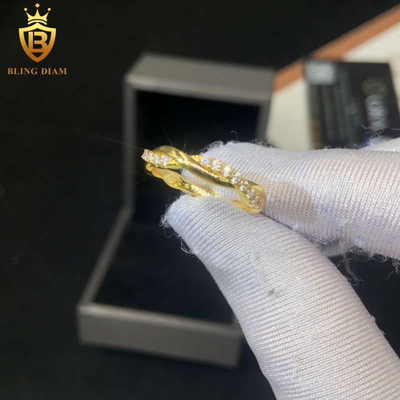 Weave-shape moissanite ring