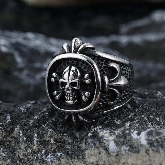 skull domineering ring