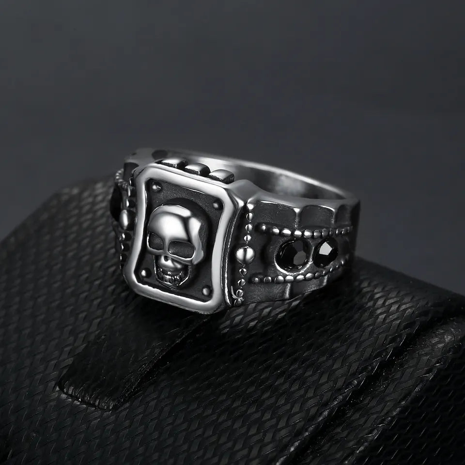 Zircon stone skull ring