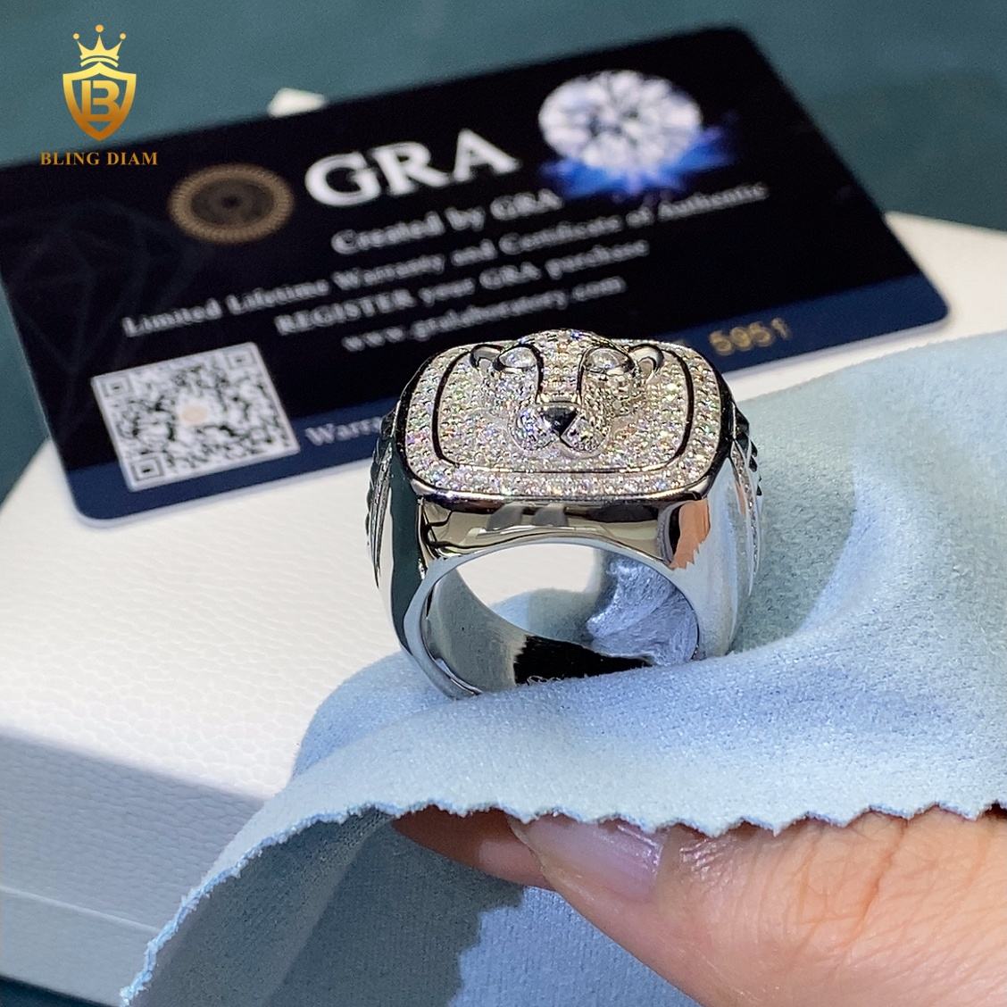 Leopard head moissanite ring