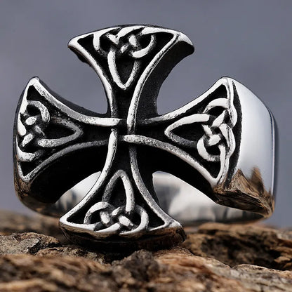 Irish Celtic symbol knot ring