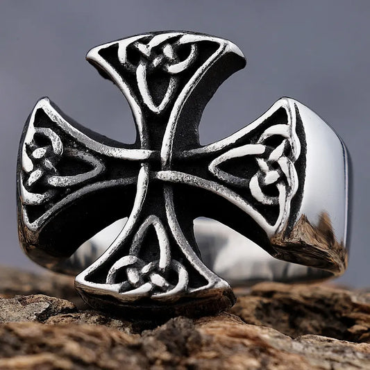 Irish Celtic symbol knot ring