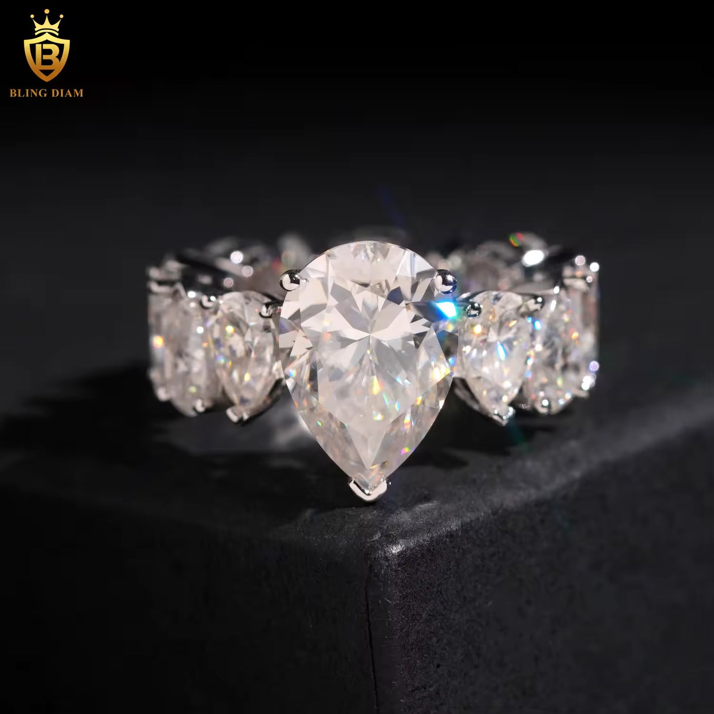 Pear-shaped moissanite ring