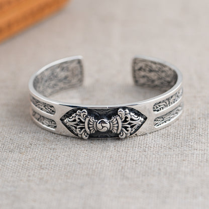 Pestle Mouth Bracelet